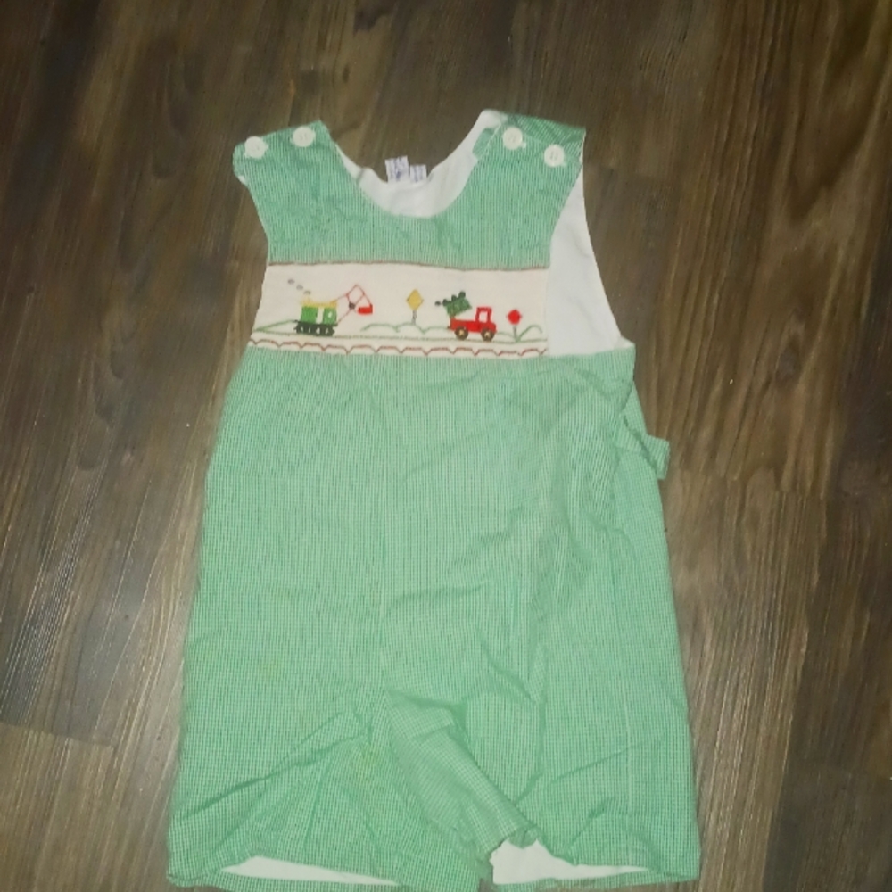 BOUTIQUE BOYS 4T 4 5 SMOCKED CONSTRUCTION TRUCKS SHORTALL OUTFIT LK NEW